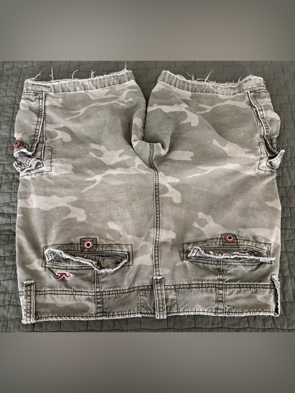 Vintage 2000/10s Hollister Men’s Camo Cargo Shorts - Picture 7 of 7